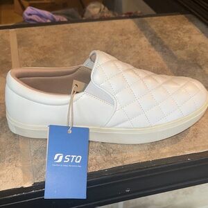 STQ Women's White Quilted Slip-On Loafers